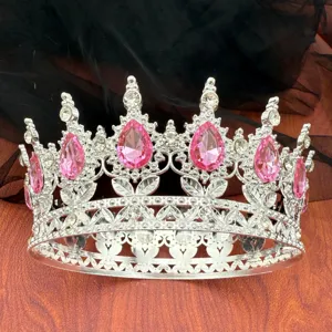 Tiara corona rotonda argento barocco con cristalli rosa a goccia per feste e matrimoni.