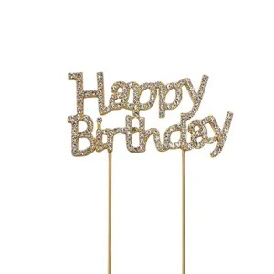 Gouden strass Happy Birthday taarttopper met dubbele metalen stokjes voor feestdecoratie.