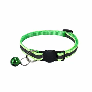 Verstellbares grünes Katzenhalsband mit reflektierendem Streifen und Katzenkopf-Schnalle