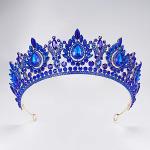 Prägendes königsblaues Strass-Brautkronen-Detail mit funkelnder Kristallverarbeitung.