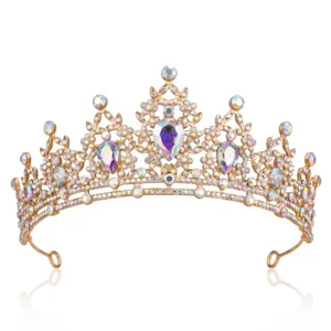 Stupenda tiara nuziale in cristallo dorato scintillante con strass colorati brillanti.