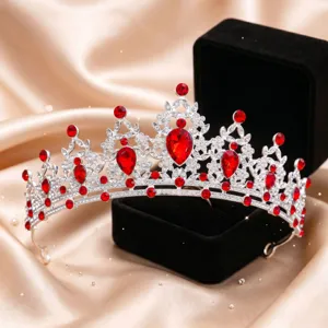 Splendida tiara argentata con strass di cristallo rosso brillante, perfetta per spose.