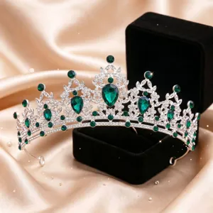 Squisita tiara argentata con cristalli verdi e strass scintillanti per matrimoni da sposa.