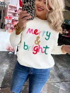 Maglione lavorato a maglia a maniche lunghe da donna con ricamo di lettere colorate.