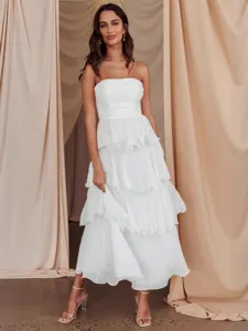 Robe de gâteau blanche élégante sans bretelles et dos nu pour la mode d'été 2025