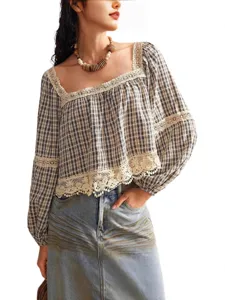 Blouse à carreaux élégante avec bordure en dentelle et manches lanternes pour l'automne