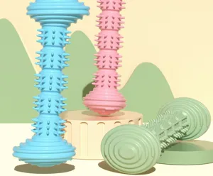 Détail de divers jouets à mâcher en TPR colorés pour chiens avec picots de soins