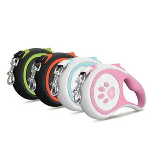 Retractable pet leashes in multiple colors featuring a 5m adjustable lead and ergonomic handle