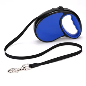 Blue and black retractable dog leash featuring an ergonomic handle and a durable metal clip
