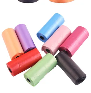 Rotoli di sacchetti colorati per deiezioni canine per una pulizia facile