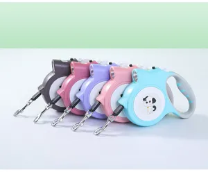 Groupe de laisses rétractables automatiques avec lampes LED en cinq couleurs assorties