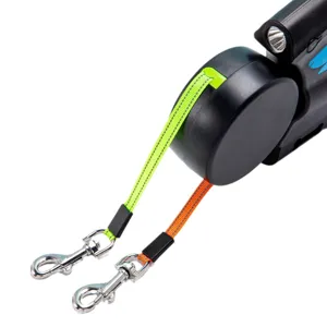 Laisse rétractable double pour chiens avec lampe LED et chargement USB pour deux