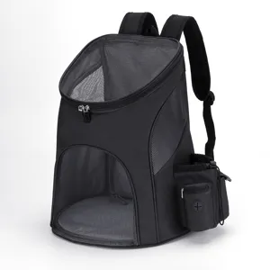 Detailansicht des schwarzen atmungsaktiven Haustier-Rucksacks mit Netzfenstern