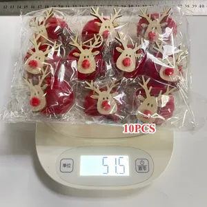 10 piezas de adornos de renos de Navidad de fieltro que pesan 51,5g en una báscula digital