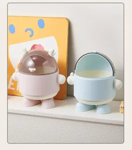 Détail de mini poubelles de bureau de style astronaute mignon avec couvercles rose et bleu