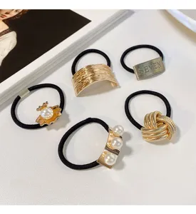 Set van metalen en parel haarrekkers in koreaanse stijl, elegante paardenstaart houders.