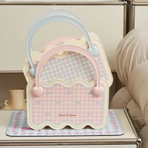 Süßer tragbarer Bad-Aufbewahrungskorb mit Herz- und Schleifen-Gingham-Muster fürs Wohnheim