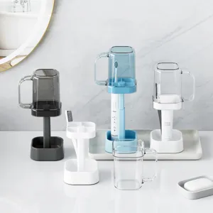 Modernes Badezimmer Zahnbürstenhalter Set mit umgedrehten Mundspülbechern