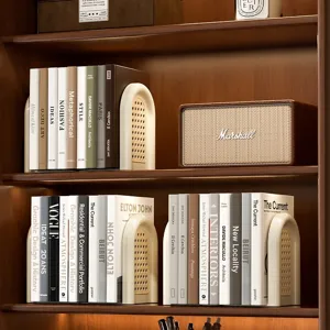 Eleganti fermalibri ad arco color crema con trama in rattan per l'ufficio e casa
