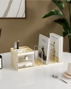 Minimalistischer cremefarbener Schreibtisch-Organizer mit Bücherregal und Schubladen