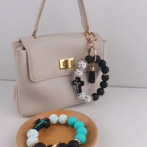 Silikon Perlen Armband Schlüsselanhänger mit Kreuz Anhänger und Quaste, modisches Accessoire.