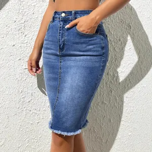 Gonna a matita in denim elasticizzato a vita alta con orlo sfrangiato e lavaggio blu
