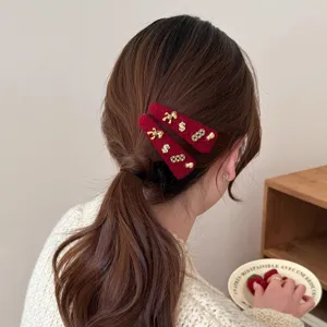 Rode fluwelen haarspeld voor dames, Nieuwjaar paard thema schattige zijhaarclip met gouden bedels.
