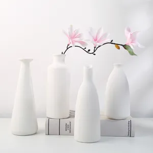 Vase en Céramique de Porcelaine Blanche Minimaliste Style Européen Émaillé Petit Vase de Fleurs de Table pour Décoration