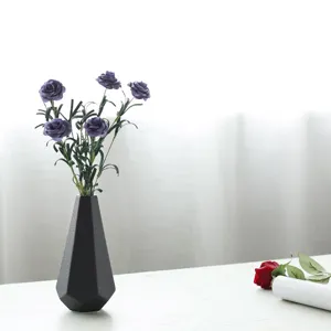 Moderno vaso geometrico in ceramica nera per decorazioni casa e fiori recisi