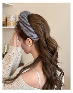 Fluffy wide headband for women winter plush striped hair hoop aesthetic hair accessories stylish