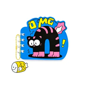 Cahier à spirale en forme de chat coloré avec design OMG et pendentif poisson