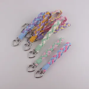Bunte geflochtene Handschlaufe Schlüsselanhänger mit Herzverschluss, süßer Handyband.