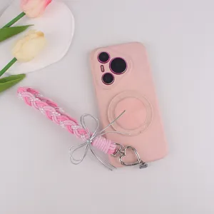 Handgemaakt roze gevlochten telefoonkoord met zilveren strik en hartvormige sluiting.