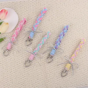 Handgemaakt gevlochten telefoonsnoer met zilveren strik, schattige pastel tasaccessoire.