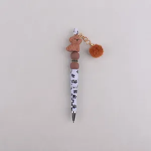Niedlicher Silikon-Perlenstift mit Welpen-Anhänger, flauschigem Bommel und Pfotenabdruck.