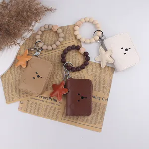 Portacarte in pelle PU con braccialetto di perline e ciondolo a stella, elegante e pratico.