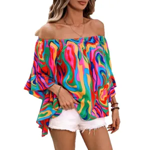 Sommerliche Off-Shoulder-Bluse mit Marmordruck und Rüschen in bequemer lockerer Passform