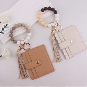 Porte-cartes porte-clés en perles de silicone avec bracelet à pompon en cuir.