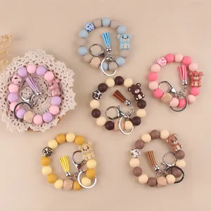Süßer Cartoon 3D Bär Silikon Holzperlen Schlüsselanhänger Armband Mit Lederquaste Metall Schlüsselring Anhänger Für Damen Auto Tasche