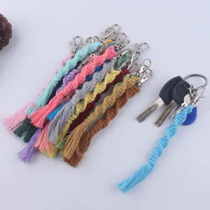 Handgemachte geflochtene Baumwollseil Schlüsselanhänger mit silbernen Beschlägen, bunt boho.