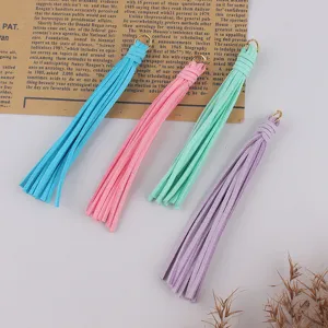 10cm bunte Wildleder Quasten Detailansicht, ideal fuer Taschen Bekleidung Heimtextilien.