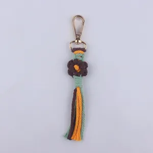 Handgefertigter Blumen-Schlüsselanhänger, bunte Baumwollkordel, süße Taschen-Accessoires.