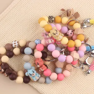 Silikonperlen Schlüsselanhänger mit niedlichem 3D Bär Anhänger, bunte Armbänder.