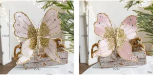 Detailaufnahme des rosafarbenen Glitzer-Stoffschmetterlings als Weihnachtsbaumschmuck mit Strass.
