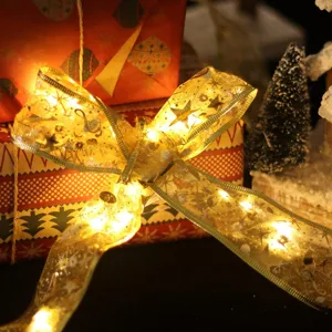Weihnachtsband LED Lichterkette, warmweiß leuchtende festliche Hängedeko für den Baum.