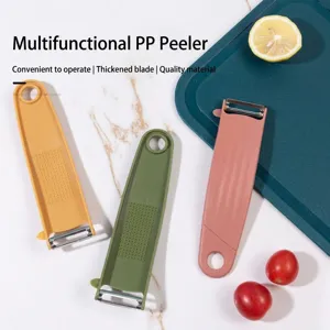 Set di tre pelapatate in PP colorati con impugnature ergonomiche e lame in metallo