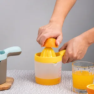 Plastic Manual Lemon Juicer Handheld Citrus Juicer Small Fruit Press With Scale Kitchen Juice Extractor Cup Tool