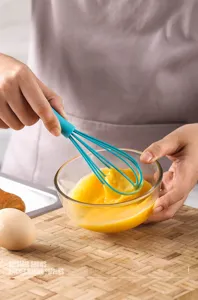 Mini 6-Inch Silikon-Schneebesen für Kinder, manueller Eier- und Sahne-Mixer für Backwerkzeuge.