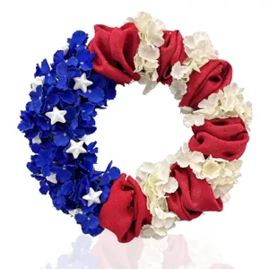 Amerikanischer Unabhängigkeitstag patriotischer Kranz mit Jute Sternen und weißen Blumen