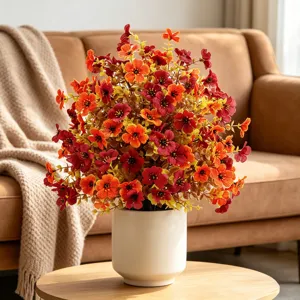 Fiori artificiali autunnali in vaso bianco decorazione d'interni piante finte da tavolo.